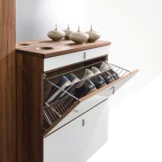 elegante-cubus-schuhklappenkommode-nussbaum-farbglasfronten-klappgriffe-schluesselmulden-team7