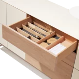 edle cubus pure Sideboard in Erle weißöl und Glas mit Metallrahmengestell, Detailbild